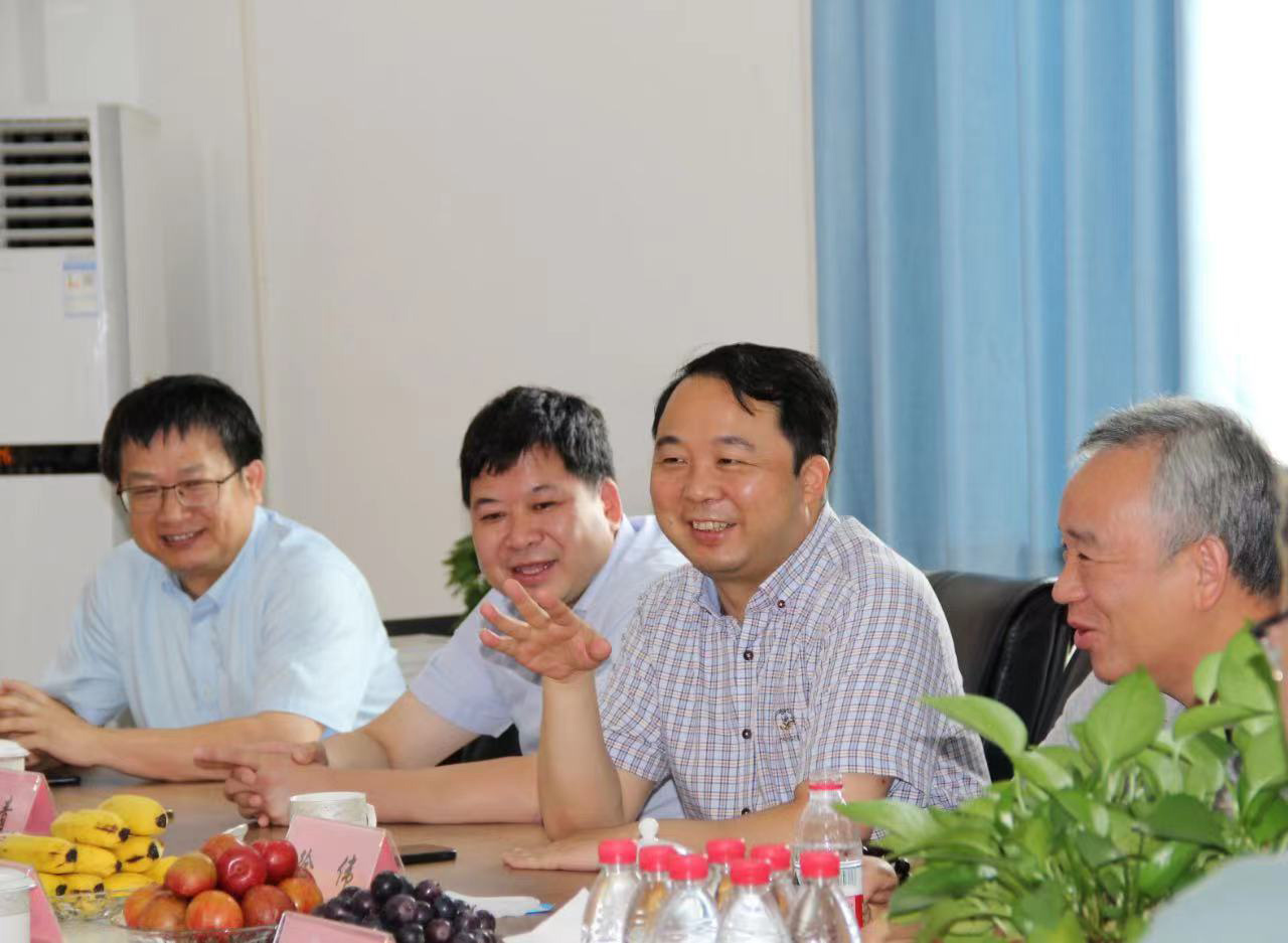 喜訊！南京林業(yè)大學(xué)樂(lè)卡智能五金研究院掛牌成立！