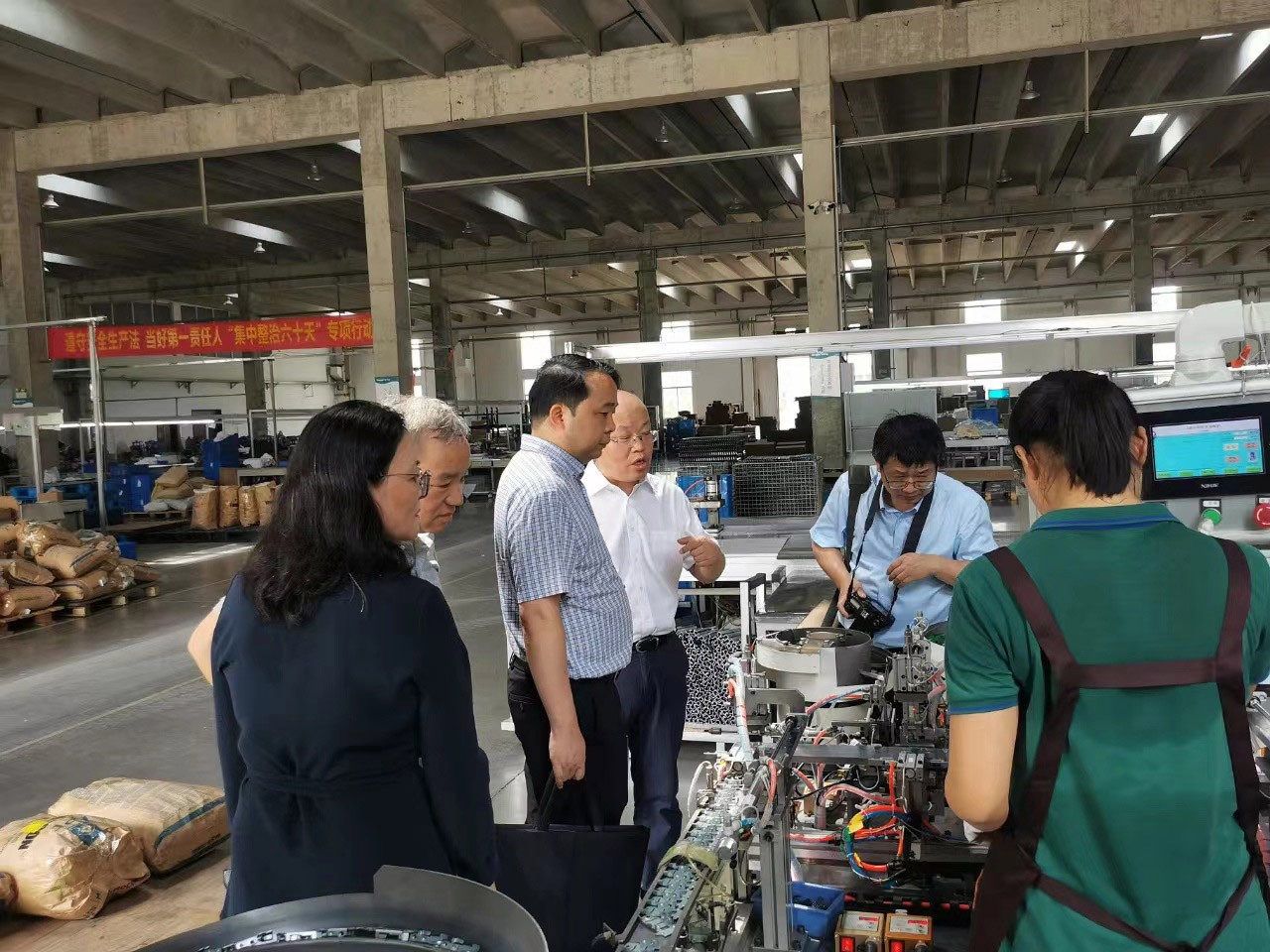 喜訊！南京林業(yè)大學(xué)樂(lè)卡智能五金研究院掛牌成立！